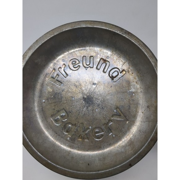 Freund Bakery Tin Metal Pie Pan 9” St Louis Missouri Kitchen Jewish Decor VTG - Picture 2 of 9